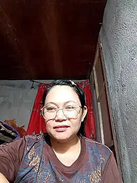 Snapshot of Everleigh_mom chatting on October 29, 2025, 11:12 am Everleigh mom online show from October 29, 2025, 11:12 am