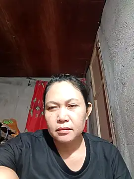 Snapshot of Everleigh_mom chatting on November 2, 2025, 9:44 am Everleigh mom online show from November 2, 2025, 9:44 am