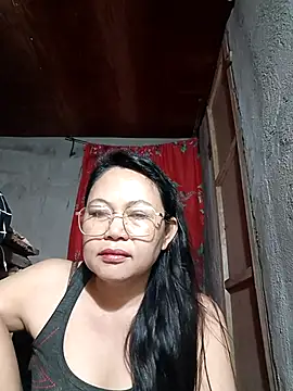 Everleigh mom online show from November 22, 2025, 8:08 pm