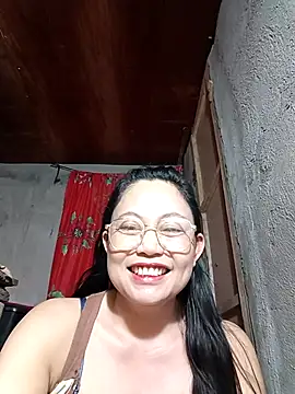 Everleigh mom online show from November 30, 2025, 8:13 pm