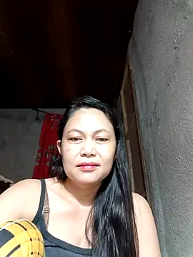 Everleigh mom online show from December 19, 2025, 7:43 pm