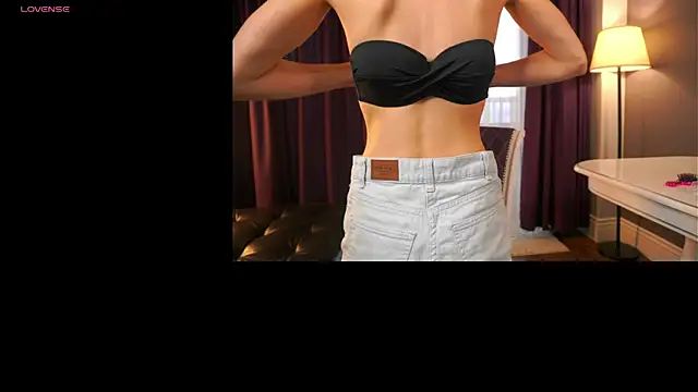 ElwynaBrickell online show from October 15, 2025, 4:12 am