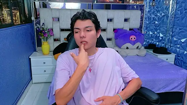 alandelrey57 online show from April 9, 2026, 2:11 pm