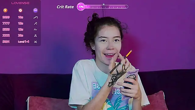 RavennMoonn online show from September 17, 2025, 7:59 pm