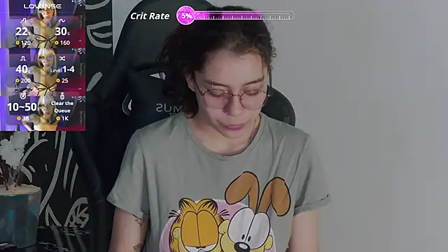 RavennMoonn online show from October 9, 2025, 7:56 pm