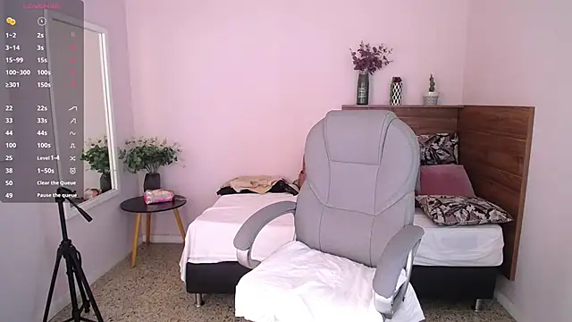 JeinnoveMontenegr0 online show from October 21, 2025, 12:06 pm