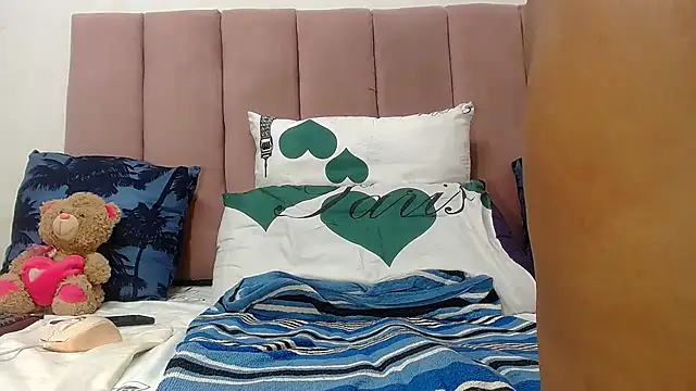 RoundaAssx22 online show from January 6, 2026, 7:28 pm