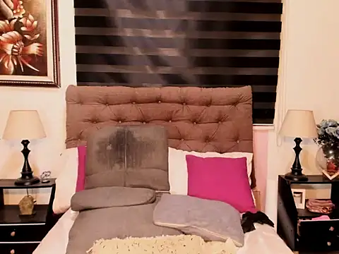 UrnextDoorTS online show from December 15, 2025, 1:21 am