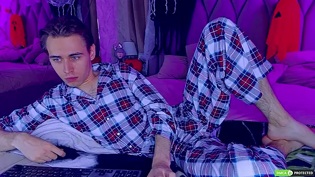 WilliamDyson online show from October 20, 2025, 3:07 am