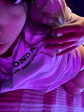 Snapshot of kiramedi chatting on October 20, 2025, 11:27 pm kiramedi online show from October 20, 2025, 11:27 pm