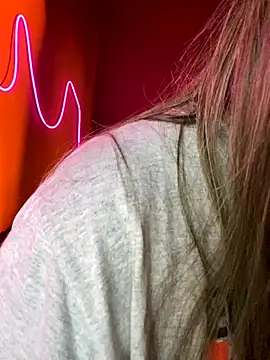 Snapshot of kiramedi chatting on October 29, 2025, 11:17 pm kiramedi online show from October 29, 2025, 11:17 pm