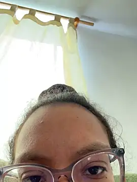 Snapshot of Valen1800 chatting on October 9, 2025, 2:59 pm Valen1800 online show from October 9, 2025, 2:59 pm