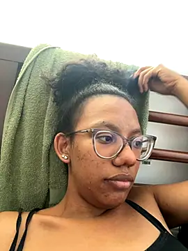 Snapshot of Valen1800 chatting on November 3, 2025, 5:03 pm Valen1800 online show from November 3, 2025, 5:03 pm