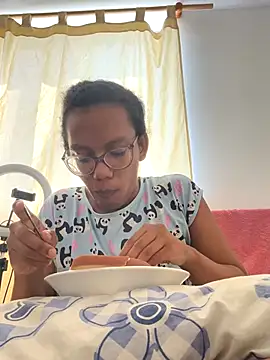 Snapshot of Valen1800 chatting on November 7, 2025, 3:12 pm Valen1800 online show from November 7, 2025, 3:12 pm