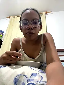 Snapshot of Valen1800 chatting on November 11, 2025, 2:00 am Valen1800 online show from November 11, 2025, 2:00 am