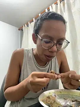 Snapshot of Valen1800 chatting on November 19, 2025, 12:43 am Valen1800 online show from November 19, 2025, 12:43 am