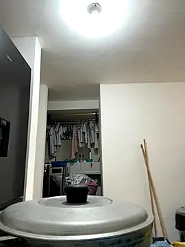 Snapshot of Valen1800 chatting on November 20, 2025, 1:11 pm Valen1800 online show from November 20, 2025, 1:11 pm