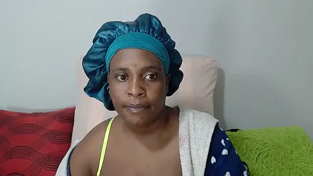 QueenRomaxx1 online show from October 18, 2025, 7:58 pm