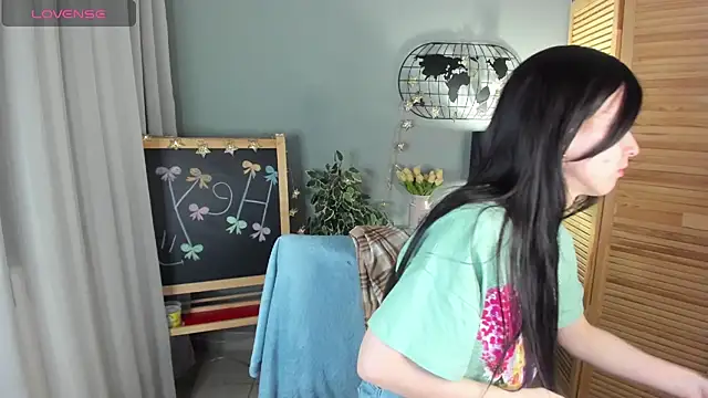 Madelaineses online show from November 29, 2025, 10:07 am