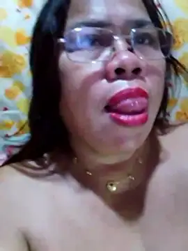 Huge mama69 online show from April 3, 2026, 4:27 pm