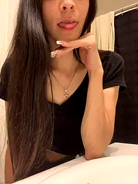 Snapshot of lovinlush chatting on October 23, 2025, 4:28 pm lovinlush online show from October 23, 2025, 4:28 pm