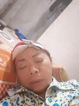 VangLe73 online show from October 11, 2025, 1:42 pm