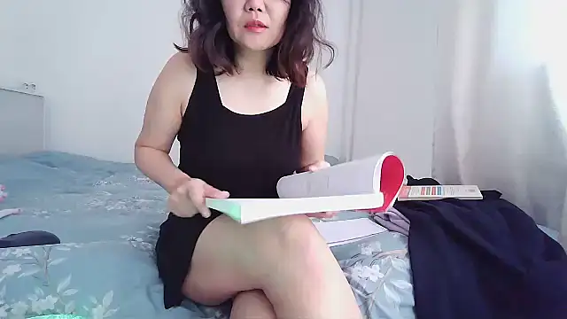 sakuradelreina online show from November 3, 2025, 7:31 am