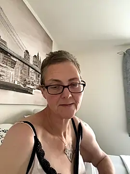 Curvy-Jinx online show from October 19, 2025, 1:34 pm