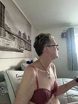 Curvy-Jinx online show from February 17, 2026, 8:22 am