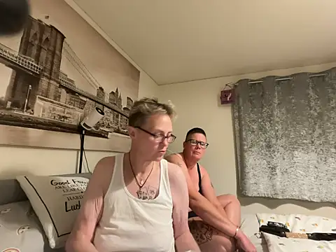 Snapshot of Curvy-Jinx chatting on June 16, 2026, 9:06 pm Curvy-Jinx online show from June 16, 2026, 9:06 pm