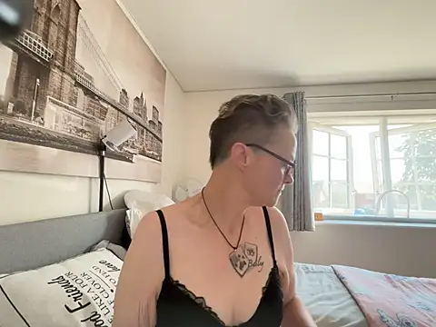 Snapshot of Curvy-Jinx chatting on July 12, 2026, 8:38 am Curvy-Jinx online show from July 12, 2026, 8:38 am