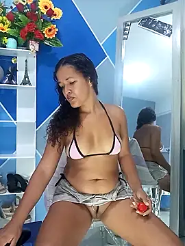 Snapshot of emma_ucros chatting on December 18, 2025, 10:16 pm emma ucros online show from December 18, 2025, 10:16 pm