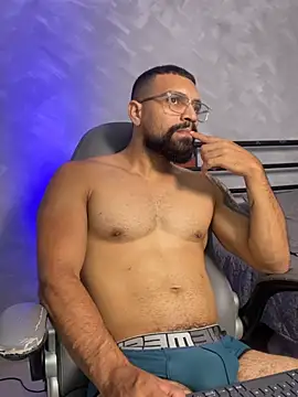 vincentjaxon online show from April 15, 2026, 8:20 pm