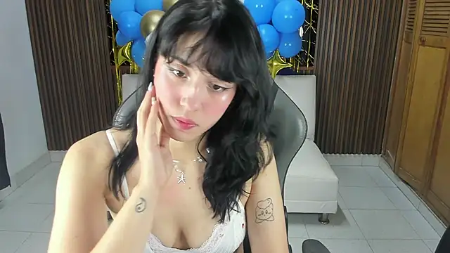 Snapshot of Anna17_ chatting on October 20, 2025, 10:59 am Anna17 online show from October 20, 2025, 10:59 am