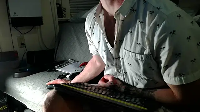 Luv2SuckBWC92 online show from November 23, 2025, 5:18 am