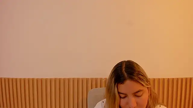 OliviaSweett online show from May 27, 2026, 7:11 pm
