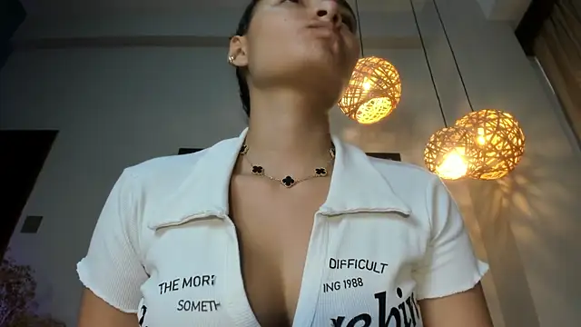 LunaAspen  online show from December 3, 2025, 5:44 pm