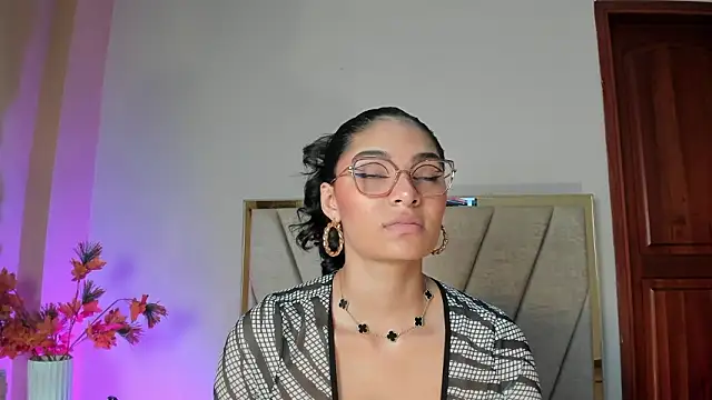 LunaAspen  online show from February 3, 2026, 5:51 pm