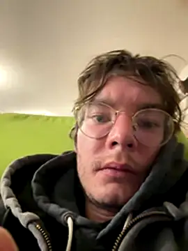 Snapshot of Hungboxer69 chatting on November 15, 2025, 5:27 am Hungboxer69 online show from November 15, 2025, 5:27 am