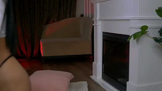 EmaHallee online show from March 12, 2026, 3:34 am