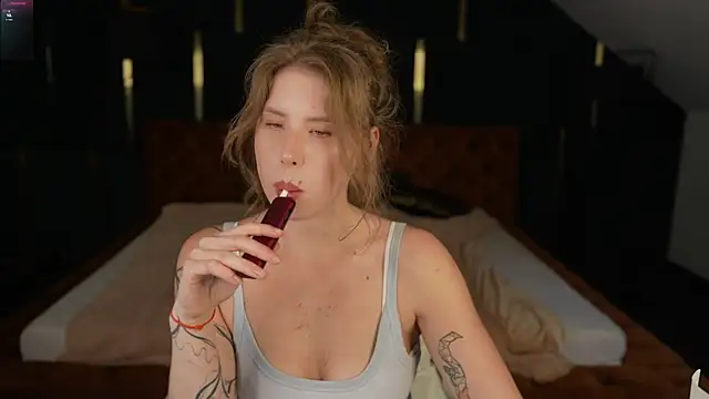 Snapshot of BadAfina chatting on October 5, 2025, 10:13 am BadAfina online show from October 5, 2025, 10:13 am