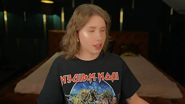 Snapshot of BadAfina chatting on October 8, 2025, 10:24 am BadAfina online show from October 8, 2025, 10:24 am