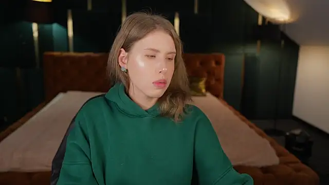 Snapshot of BadAfina chatting on October 9, 2025, 10:24 am BadAfina online show from October 9, 2025, 10:24 am