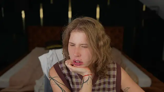 Snapshot of BadAfina chatting on October 15, 2025, 6:57 am BadAfina online show from October 15, 2025, 6:57 am