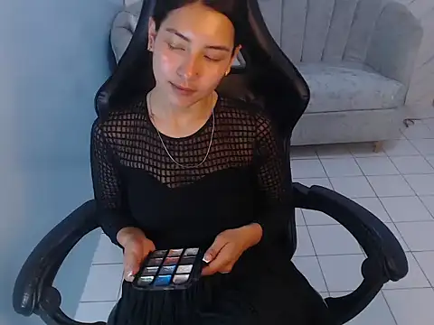 Snapshot of victoria_hernandez_t_ chatting on May 1, 2026, 1:37 pm victoria hernandez t online show from May 1, 2026, 1:37 pm