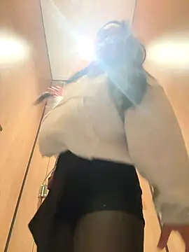 KissMeEva online show from October 15, 2025, 2:28 pm