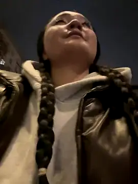 KissMeEva online show from November 6, 2025, 3:13 pm