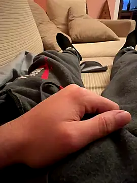 Snapshot of Qualepass chatting on November 25, 2025, 5:24 pm Qualepass online show from November 25, 2025, 5:24 pm