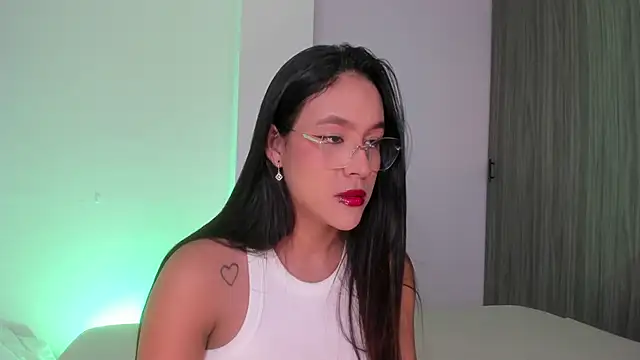 LaurenMitchell1 online show from January 8, 2026, 7:49 pm