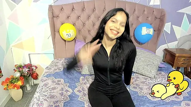 CloeyGraweing online show from November 10, 2025, 6:29 pm